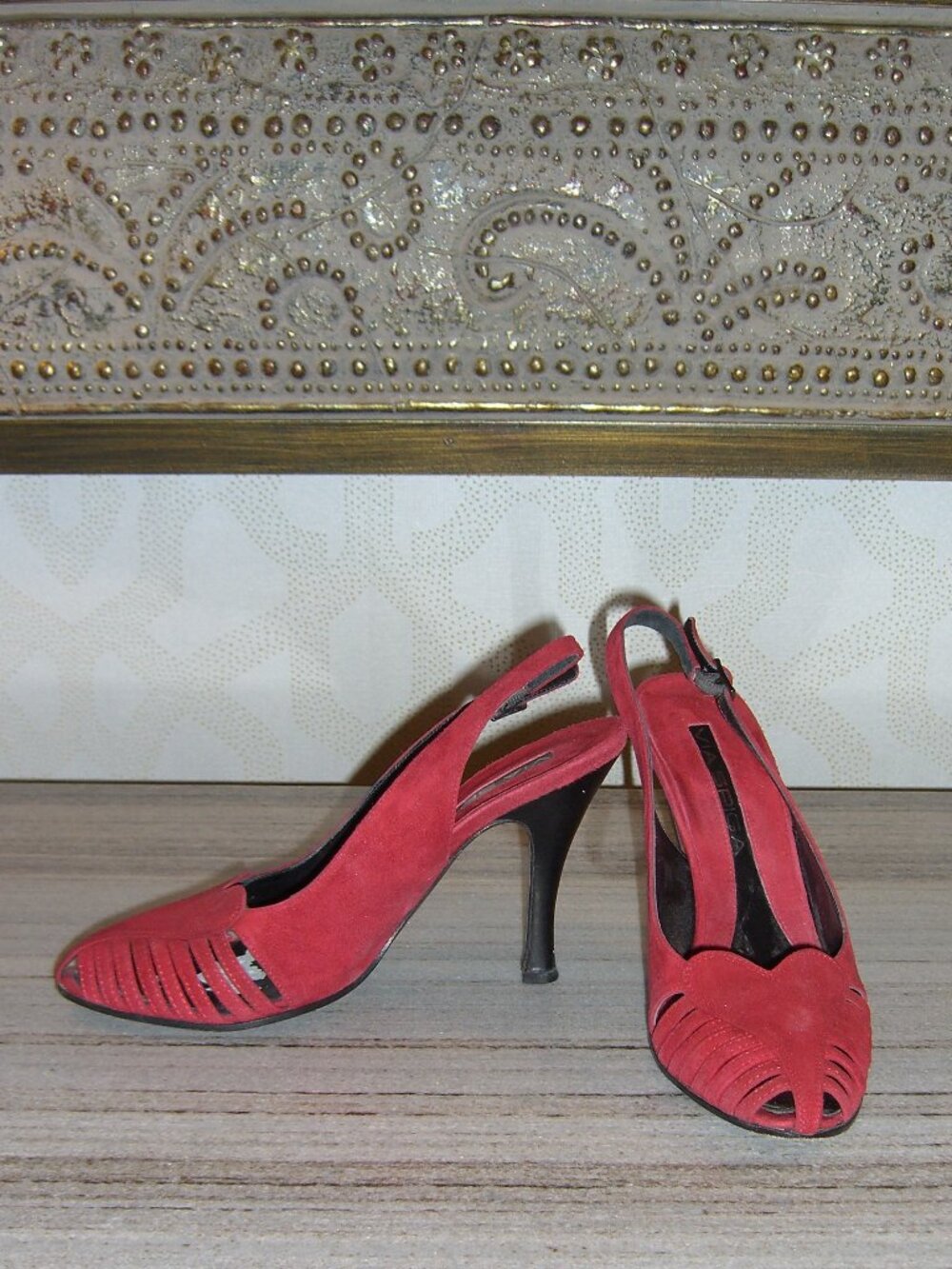 VIA SPIGA RED SUEDE HEART SLINGBACK HEELS SHOES 7.5M